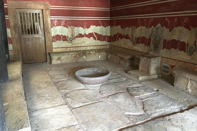 Knossos Palace Guided Walking Tour - Who Should Consider This Tour?