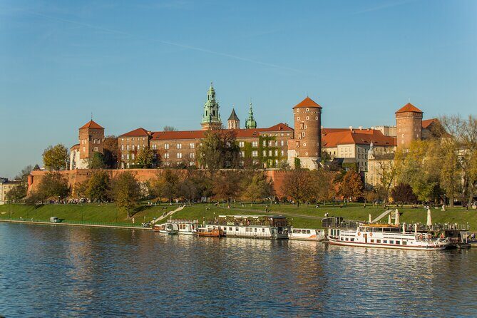 Krakow: Wawel Castle & Cathedral Guided Tour - How the Experience Plays Out