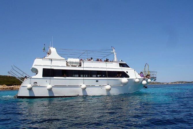 La Maddalena Archipelago Boat Tour from Palau - The Boat and Crew