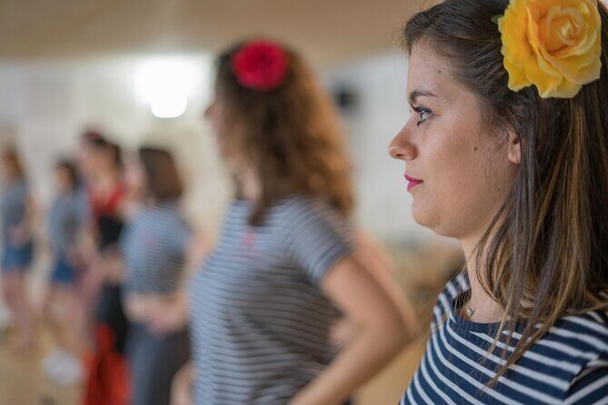Learn Flamenco in 90 minutes - Gift flower - The Benefits of a Short Flamenco Workshop