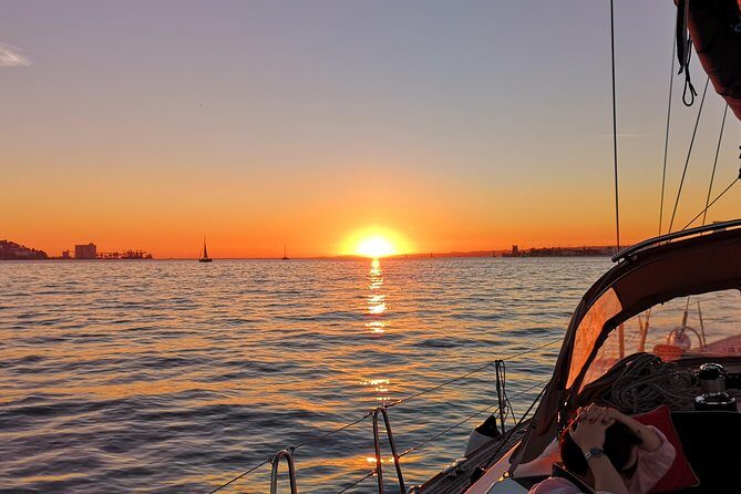 Lisbon Sunset Sailing Tour on Luxury Sailing Yacht with 2 Drinks - Who Is This Tour Best For?