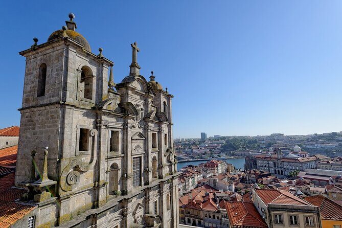 Lisbon to Porto or Porto to Lisbon private transfer - The Charm of Nazaré and Possible Stops
