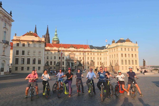 Live-Guided 180 min Glorious e-Scooter and eBike tour - Who Should Consider This Tour?