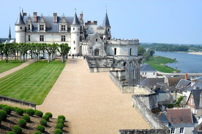 Loire Valley Castles VIP Private Tour: Chambord, Chenonceaux, Amboise - What Makes This Tour Stand Out