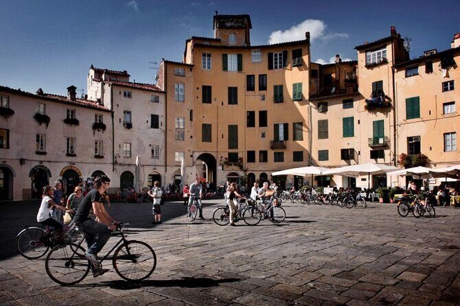 Lucca: Self-Guided Tour by Bike with MAP - The Experience on the Road
