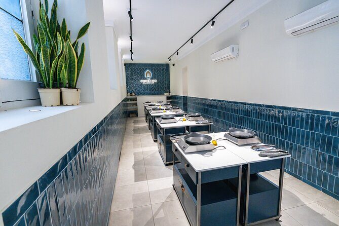 Madrid Spanish Omelet Cooking Class and Bottomless Wine brunch - Practical Details and Tips