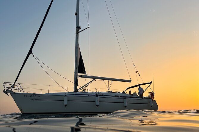 Marriage Proposal Boat Trip in Barcelona - The Pros and Cons of the Marriage Proposal Boat Trip