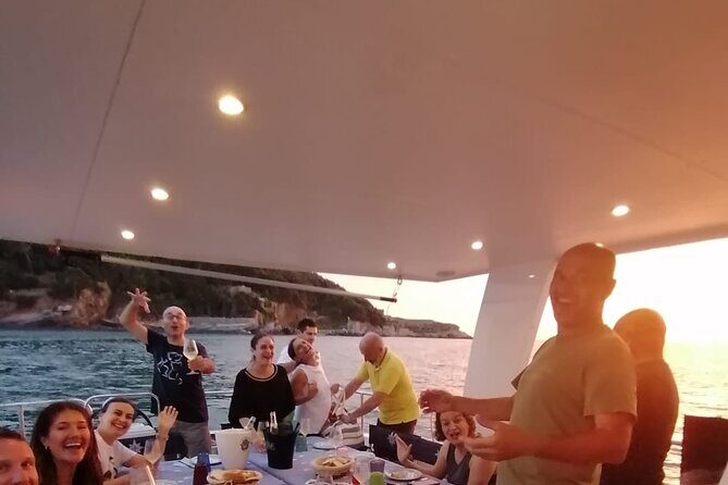 Morning or evening tour with aperitif, lunch or dinner and bathroom breaks - Practical Details: What to Expect