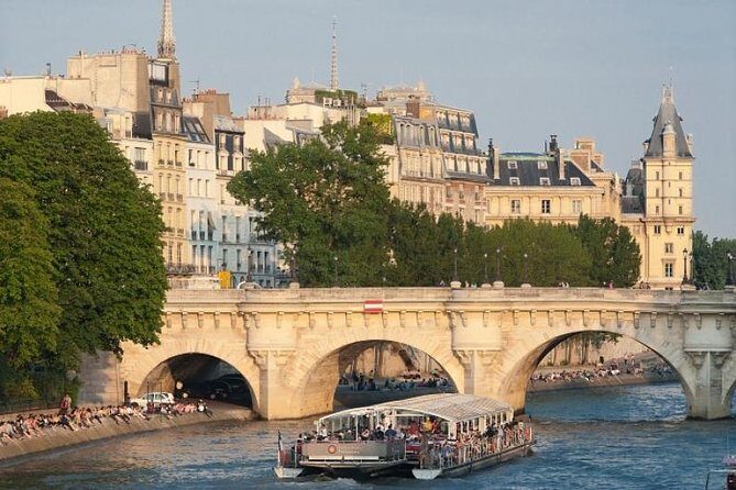 Notre Dame quartier & Ile de la Cité Private 2-Hour Walking Tour in Paris - The Itinerary: What You’ll See and Experience