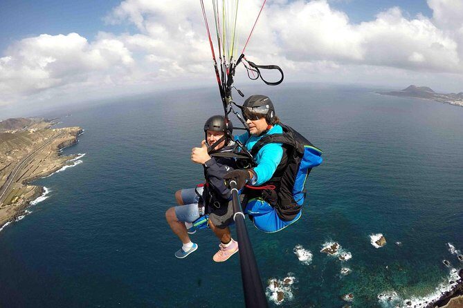 Paragliding Tandem Flight in Las Palmas de Gran Canaria - The Experience at the Meeting Point