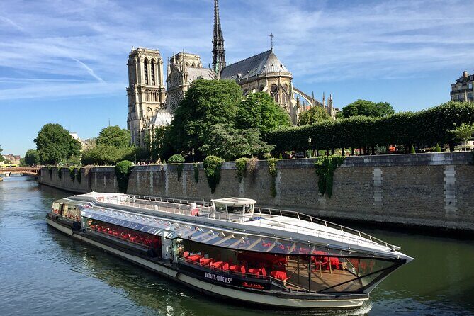 Paris Christmas Lunch Cruise by Bateaux Mouches - The Itinerary in Detail