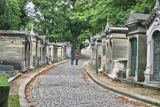 Paris: Famous Graves of Pere Lachaise Cemetery Guided Tour - Detailed Breakdown of the Itinerary