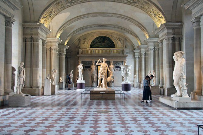 Paris Murders and Mysteries semi-private tour of the Louvre - An In-Depth Look at the Experience