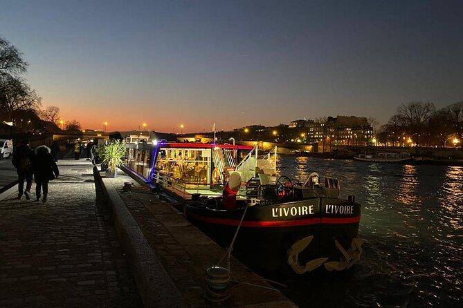 Paris Seine River dinner cruise from Alexandre III bridge - The Atmosphere and Group Size