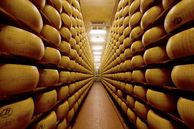 Parmigiano-Reggiano Tour and tastings - A Closer Look at the Parma Parmigiano-Reggiano Tour