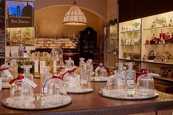 Perfume Masterclass in Florence: Make your Own Personal Fragrance - Group Size and Atmosphere