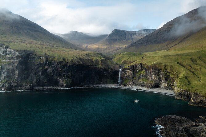 Photography Boat Tour in Vágar - An In-Depth Look at the Vágar Photography Boat Tour