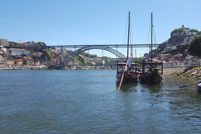 Porto: 2h Private Tour (1 to 6 people) on the Douro River with a local - Discovering Porto from the Douro: What to Expect