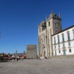 Porto Highlights Small-Group Walking Tour - Visiting São Bento Railway Station