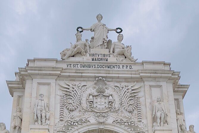 Private 6 or 10 Food Tasting and City Highlights Tour in Lisbon - The Food & Drink Experience in Detail