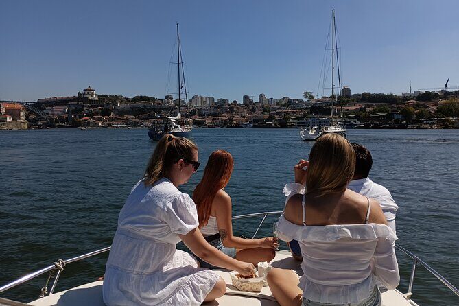 Private Boat Tour 6 Bridges and Ribeira 1h30 group price up to 6px - FAQ