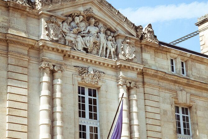 Private Bordeaux History Tour with a glass of Bordeaux wine. - The Final Touch: Hidden Gems and Local Cheers