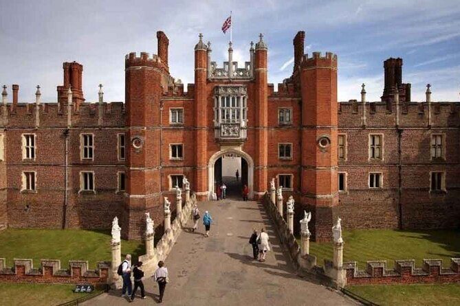 Private Guided Tour of Hampton Court Palace - The Value of a Private Guided Tour