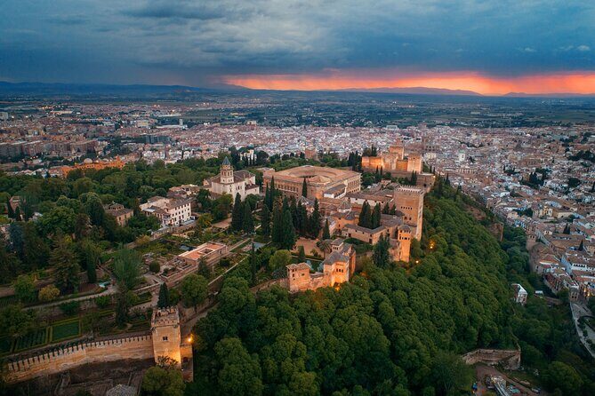 Private Guided Tour to Alhambra with Tickets to City Monuments - The Experience and the Guides