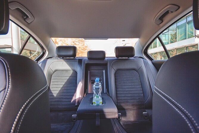 Private ROUND-TRIP (FROM and TO the AIRPORT) by LIMOUSINE 3+1pax - Real Travelers’ Feedback