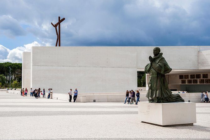 Private Tour Fátima, Nazaré, and Óbidos Day Trip from Lisbon - Who Should Consider This Tour?