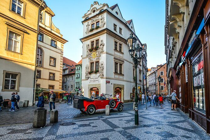 Private Transfer from Vilshofen to Prague with stop in .Krumlov or Hluboká - Who This Is Best For