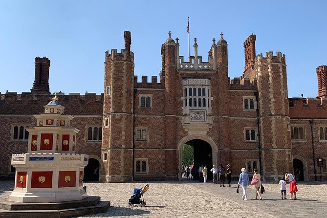 Private Vehicle To Hampton Court Palace From London With Admission Tickets - Breaking Down the Itinerary