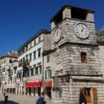 Private Walking tour with Wine and Food - Farmers Market Stop