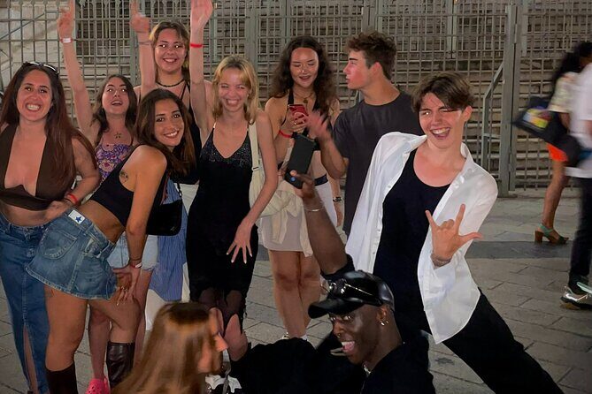 Pub Crawl Nice : Drink, Laugh, Meet the World - The Social and Cultural Vibe