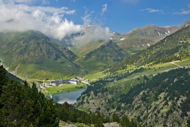 Pyrenees & Medieval Towns Small Group Tour from Barcelona - What the Reviews Say