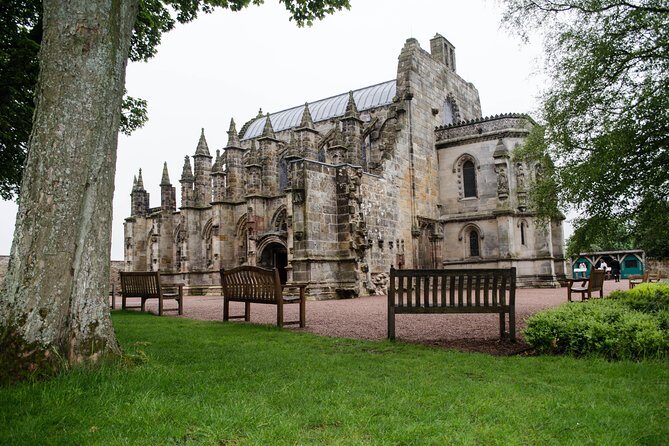 Rosslyn Chapel, Dunfermline Abbey and Stirling Castle Day Tour - What to Expect from Transportation and Group Size