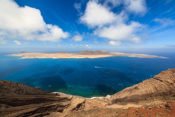 Roundtrip Ferry Transfer to La Graciosa with Free Wifi - The Pros and Cons of This Ferry Service
