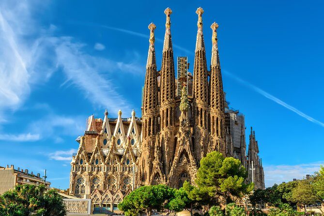 Sagrada Familia and Old Town Private Tour with Hotel Pick-up - Who Is This Tour Best For?
