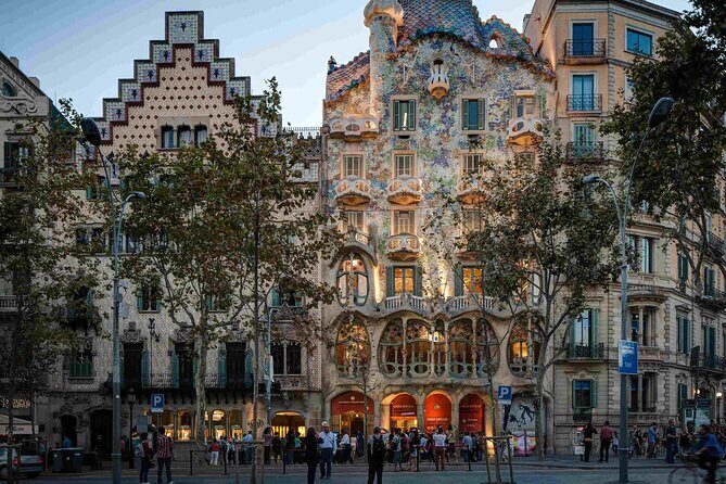Sagrada Familia & Barcelona Small Group Tour with Hotel Pick-up - Transportation and Timing