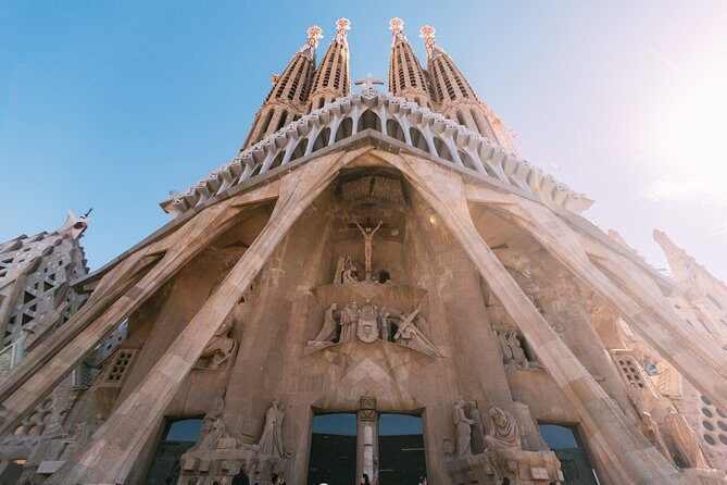 Sagrada Familia Guided Tour with Skip the Line Ticket - The Guide and the Experience