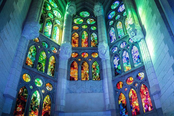 Sagrada Familia Small Group Tour with Skip the Line Ticket - What Travelers Love and What They Don’t