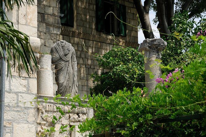 Salona & Amphitheater - Private guided tour - Admission incl. - Ancient City Gates and Public Squares