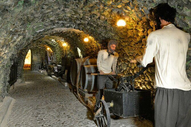 Santorini 6 hours Day tour and Lunch - Who Should Consider This Tour?