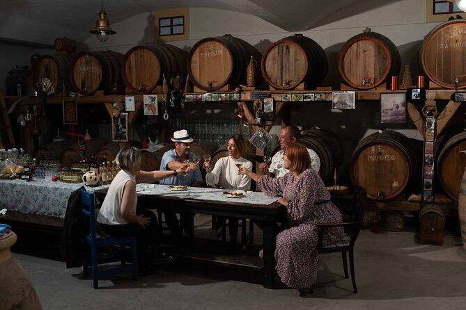 Santorini_Sunset Cheers and Dine - Why Consider the Santorini Sunset Cheers and Dine Tour?