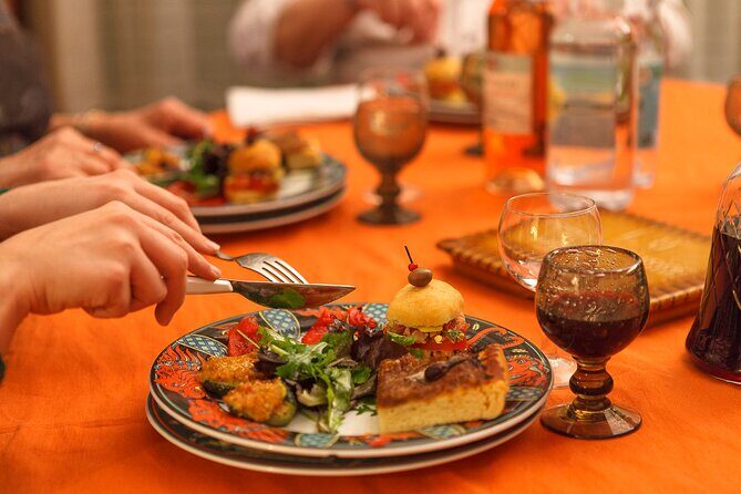 share a traditional meal with licauw - A closer look at the experience