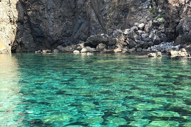 Short trip - private tour - Snorkeling and Swimming at Lipari