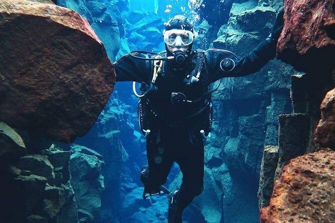 Silfra: Diving Between Tectonic Plates and Pick Up from Reykjavik - Why This Tour Excels