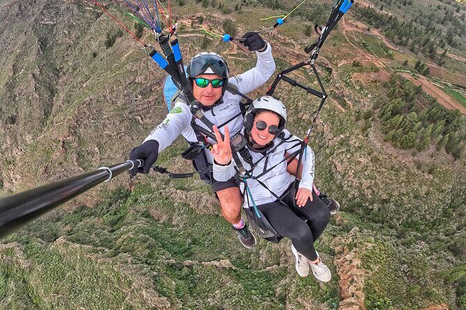 SILVER 1000m paragliding tandem flight above South Tenerife - An In-Depth Look at the Paragliding Experience