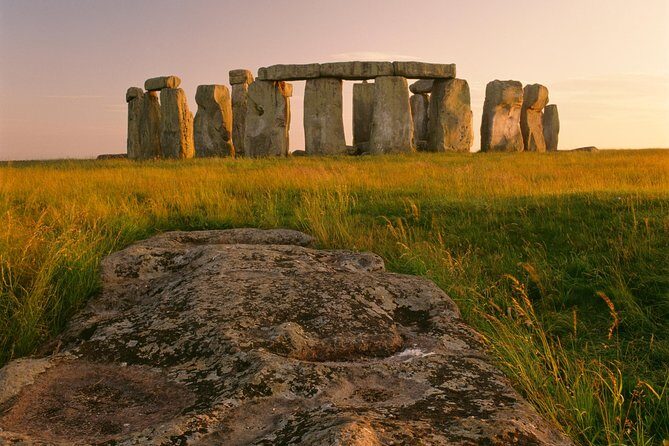 Small-Group to Bath, Lacock, Avebury and Stonehenge from London - Who Would Love This Tour?