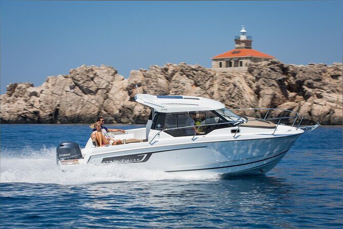 Speedboat transfer from Hvar town (Water taxi transfer) to Airport Split - What Does the Experience Look Like?